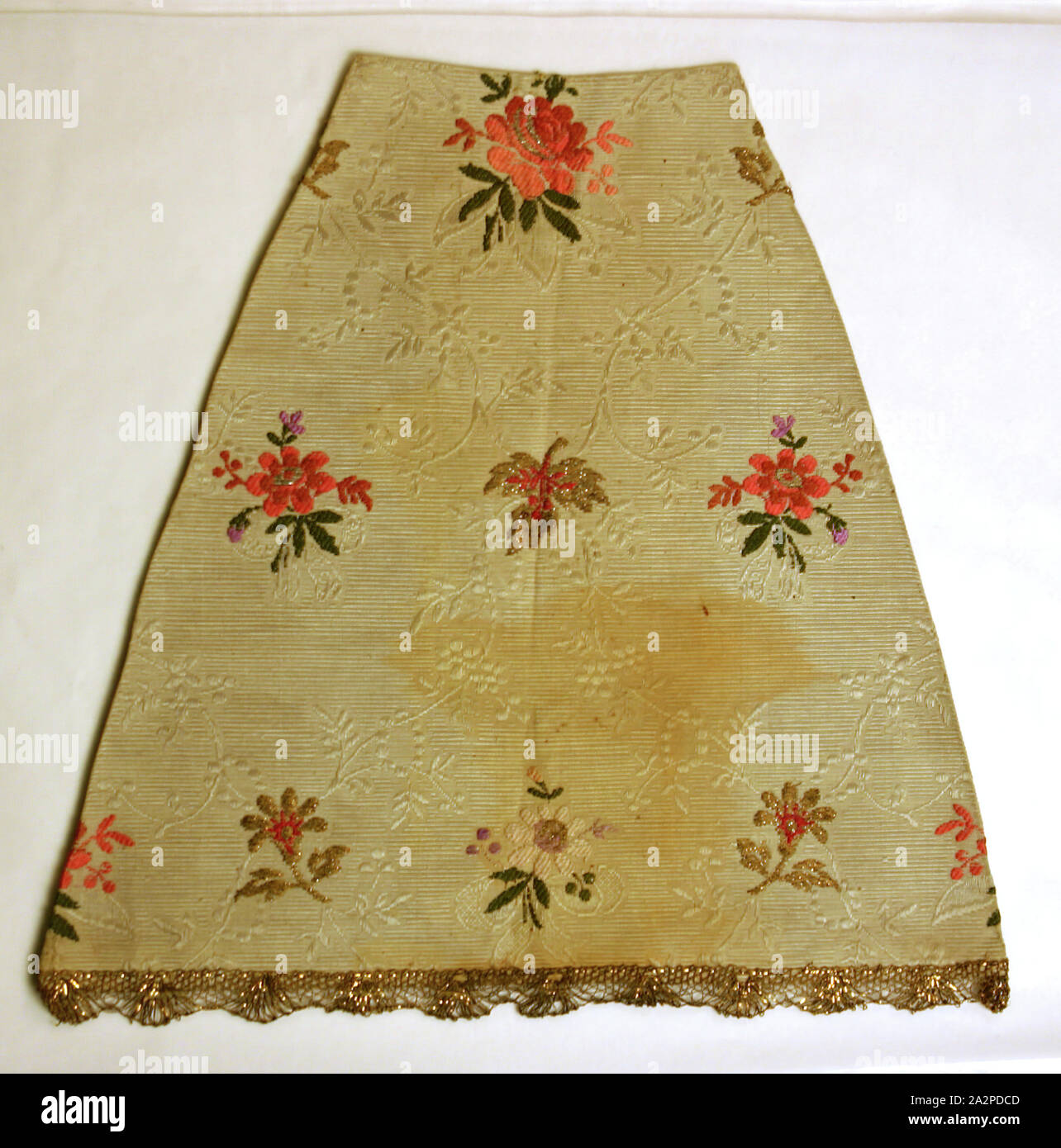 Unbekannt (Spanisch), Textil- Fragment, 1800/1850, Brocade, 16 1/2 x 16-in. Stockfoto
