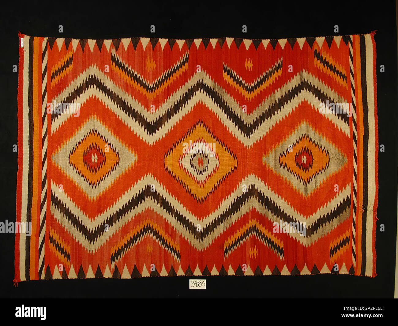 Navajo, Native American, Decke, 19. Jahrhundert, Wolle, Insgesamt (ca.): 79×54 Zoll (200.7 x 137.2 cm Stockfoto