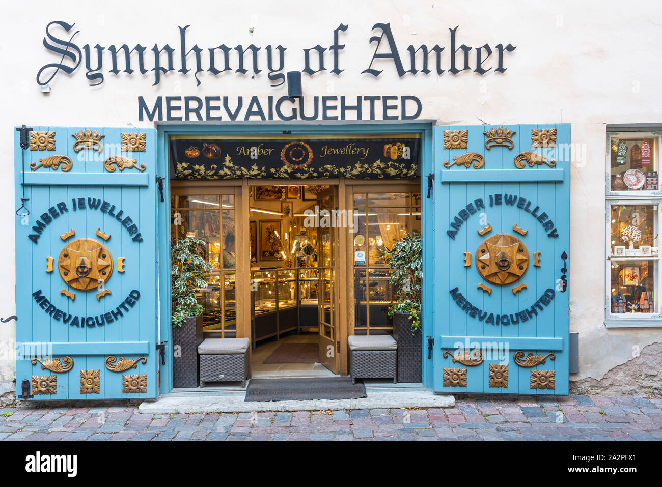 Eine gelbe Shop in der Altstadt von Tallinn, Estland. Stockfoto