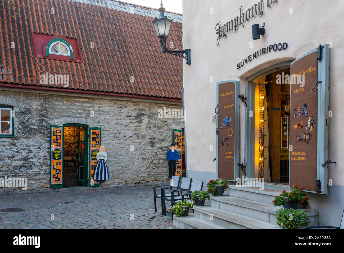 Eine gelbe Shop in der Altstadt von Tallinn, Estland. Stockfoto