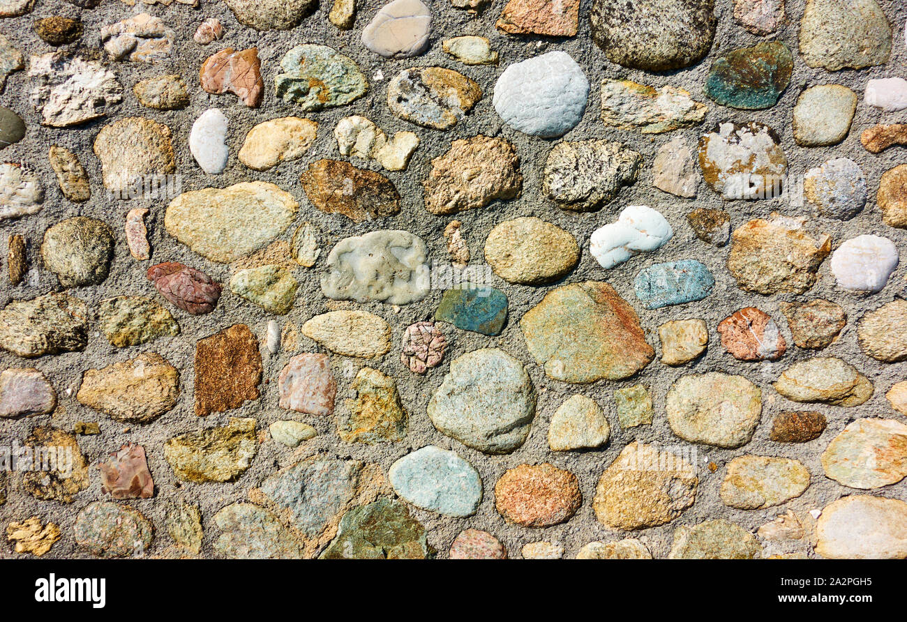 Textur von Mauerwerk von gerundeten Steinen, können als Hintergrund verwendet werden Stockfoto