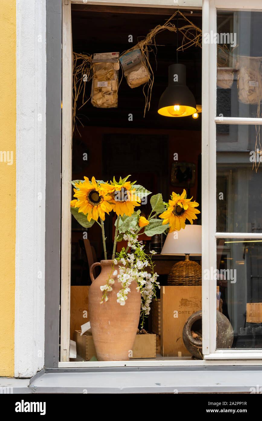Ein Schaufenster in der Altstadt von Tallinn, Estland. Stockfoto