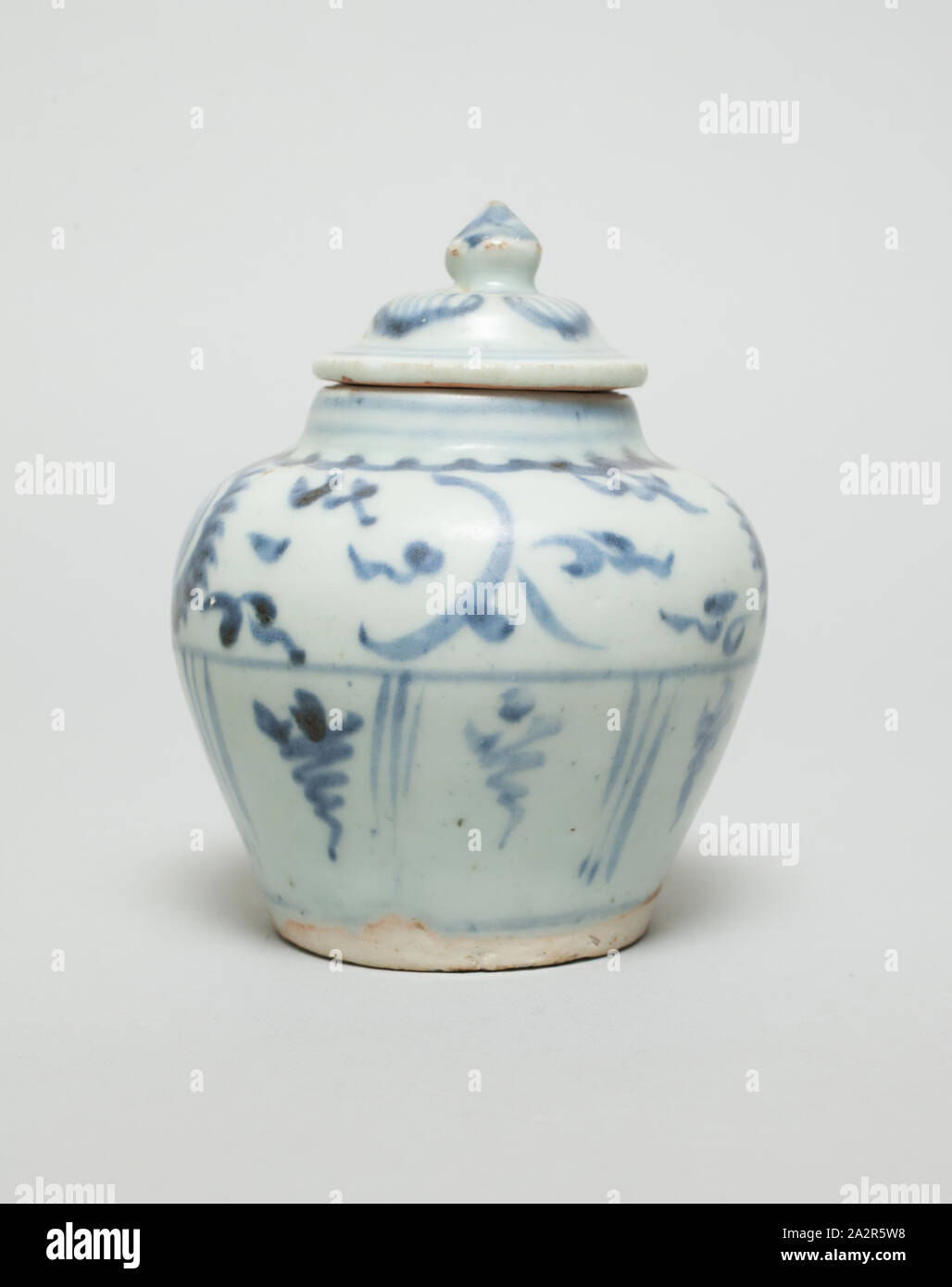 Unbekannt (Chinesisch), JAR, 16. Jahrhundert, Porzellan, 3 5/8 x 4 1/2 in. Stockfoto