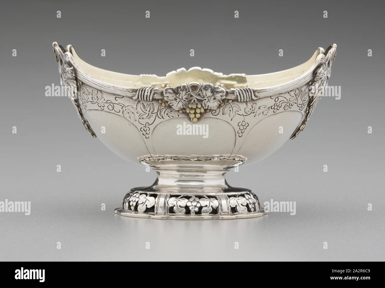 Arthur J. Stein, American, 1847-1938, Salz Schale, 1919, Silber mit Paket Vergoldungen, Gesamt: 2 1/2 × 4 × 2 1/2 Zoll (6,4 × 10,2 × 6,4 cm Stockfoto