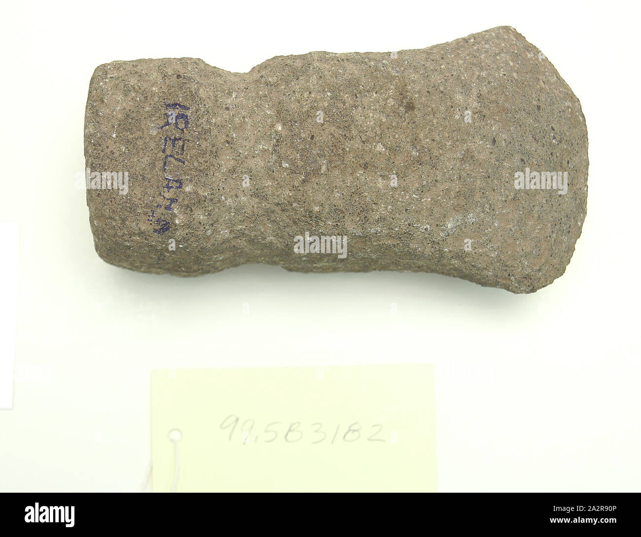 Keltische, Irische, gerillte Ax, kein Datum, Stein, Gesamt: 5 × 3 × 2 Zoll (12,7 × 7,6 × 5,1 cm Stockfoto