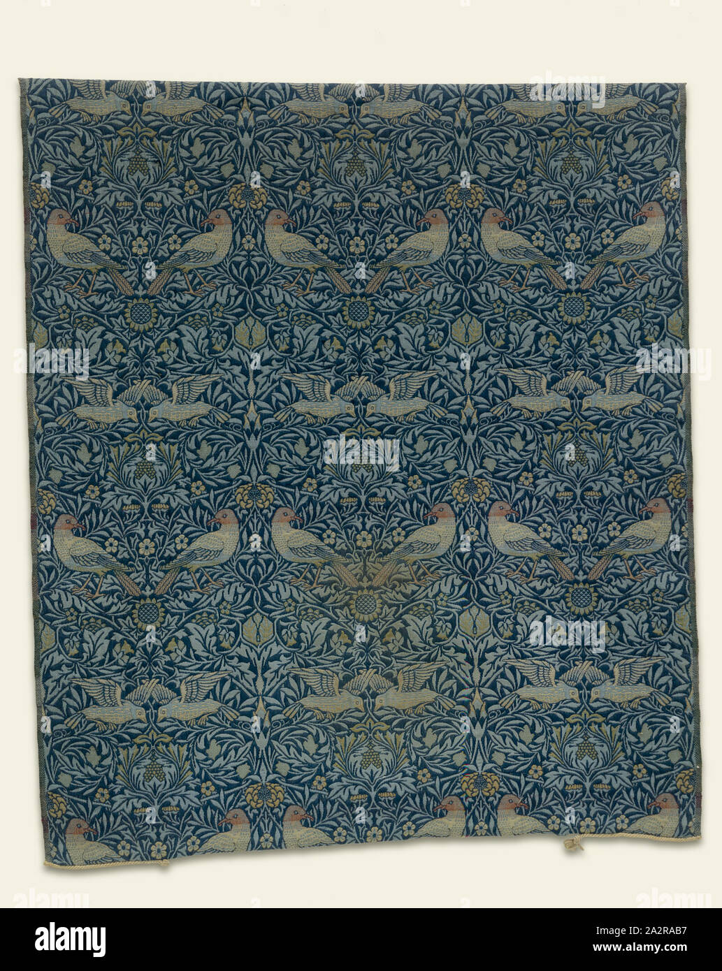 William Morris, Englisch, 1834-1896, Vogel, 1878, Kammgarn doppel Tuch, 60  x 52 1/2 in Stockfotografie - Alamy