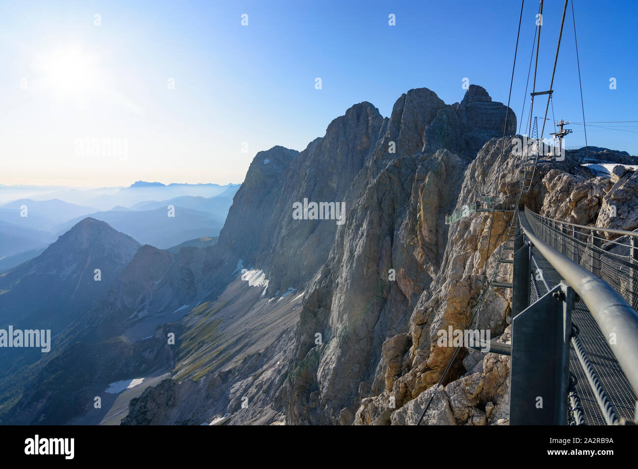 Dachstein: Dachstein Südwand, Hängebrücke, Treppe in das Nichts in der Region Schladming-Dachstein, Steiermark, Steiermark, Österreich Stockfoto