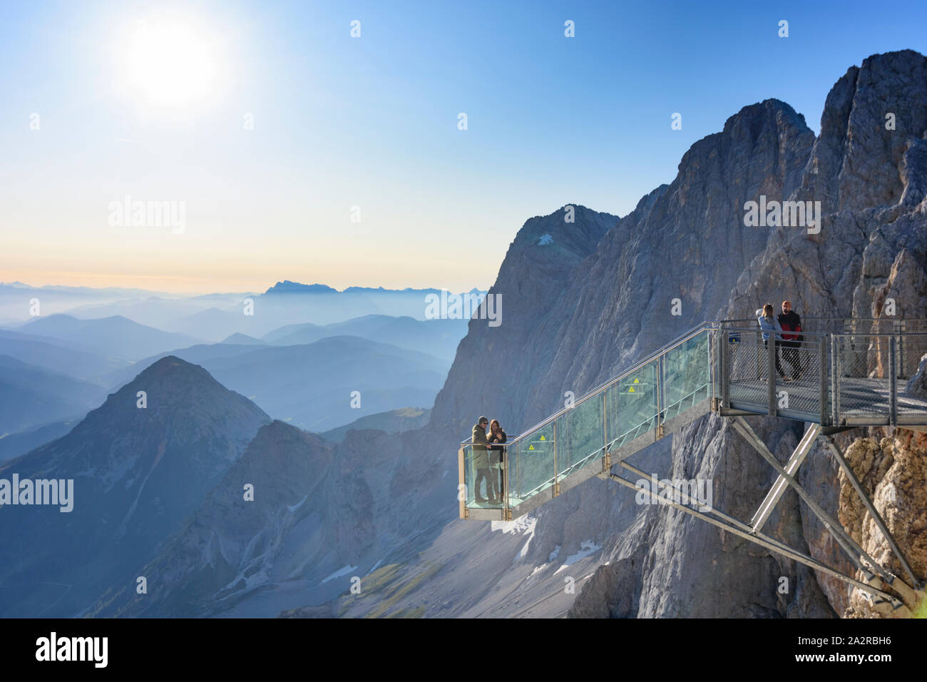 Dachstein: Dachstein Südwand, Hängebrücke, Treppe in das Nichts in der Region Schladming-Dachstein, Steiermark, Steiermark, Österreich Stockfoto