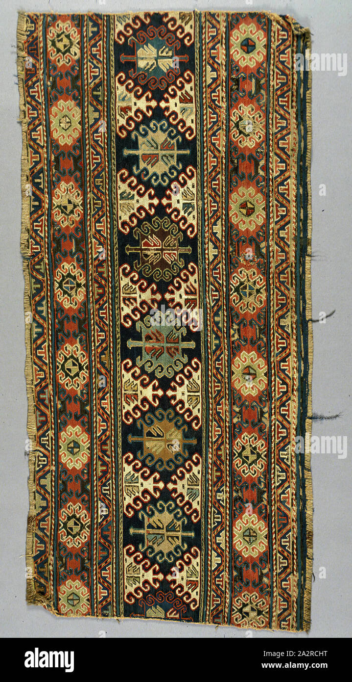 Islamische, iranischen, Sumak Fragment einer Grenze, 18./19. Jahrhundert, 16 1/2 x 34 1/2 in. Stockfoto
