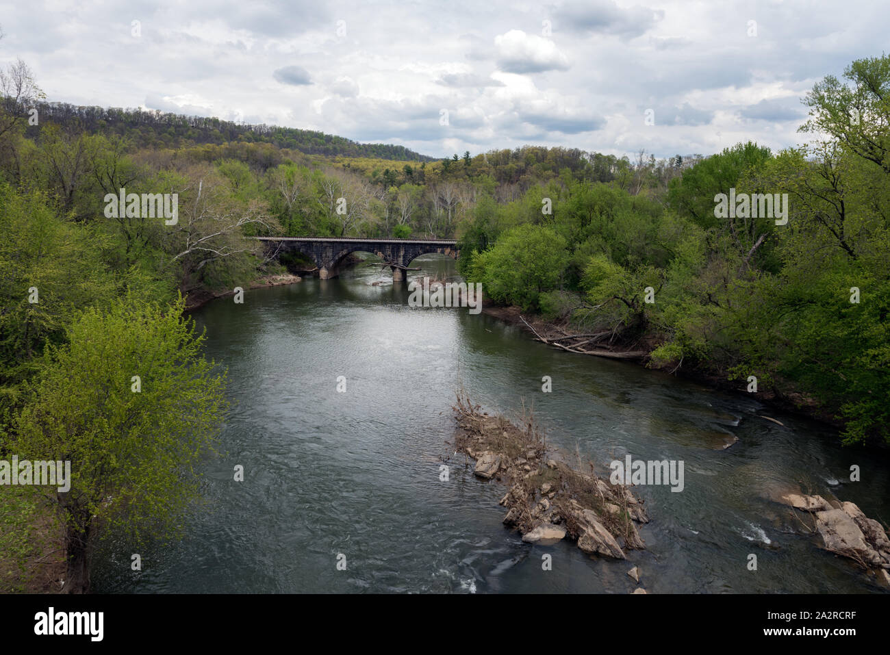 Eisenbahn Brücke über den Fluss im cacapon Morgan County, West Virginia Stockfoto