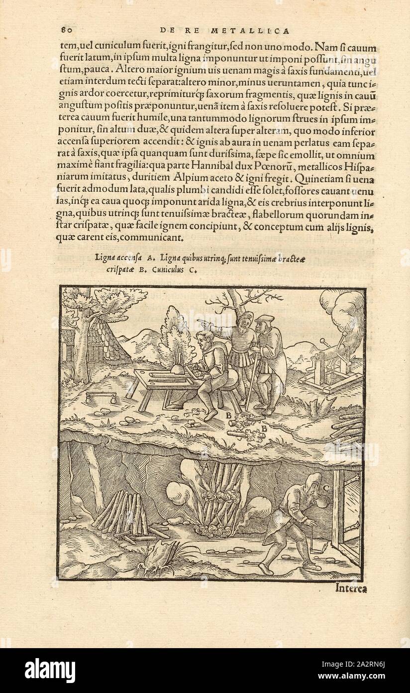 Feuer in einer Grube, Brennholz ist in der Grube gestapelt und in Brand gesetzt, so daß festere Gestein erhitzt und dann einfach abgebaut werden. Holzschnitt, S. 80, (Liber Quintus), Manuel, Hans Rudolf (graveur sur Bois), 1556, Georgius Agricola: De re metallica Libri XII: QUIBUS "officia" untereinander, Instrumenta, Machinae, ac Omnia ad denique metallicam spectantia, non Modo luculentissime describuntur, sed & pro Bildnisse (...). Basileae: [Froben], 1556 Stockfoto