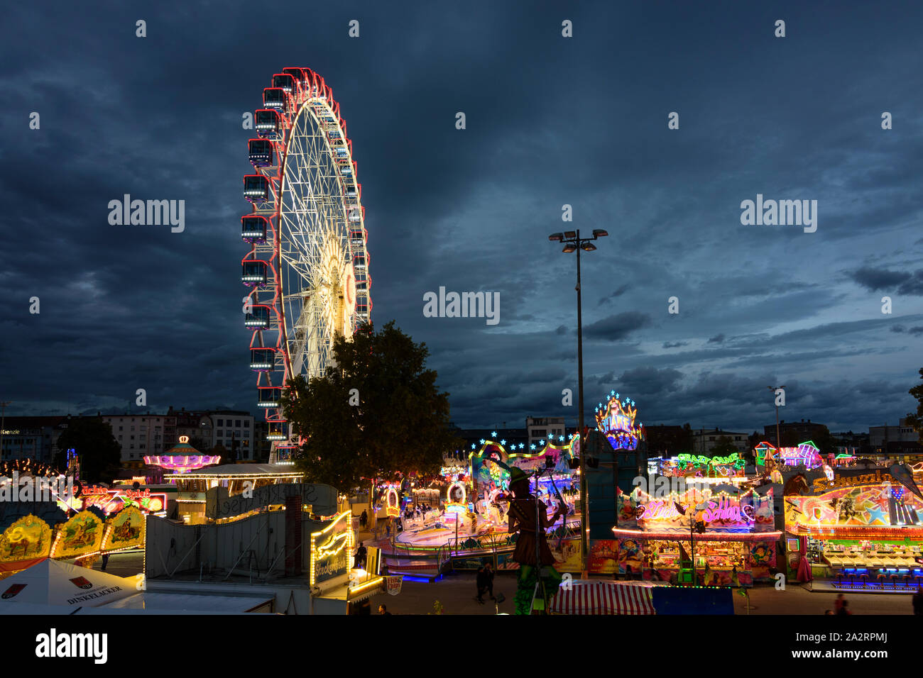 Stuttgart: Cannstatter Volksfest ((Bier Festival, Reisen Kirmes) am Cannstatter Wasen, Riesenrad in der Region Stuttgart, Baden-Württemberg, Germa Stockfoto