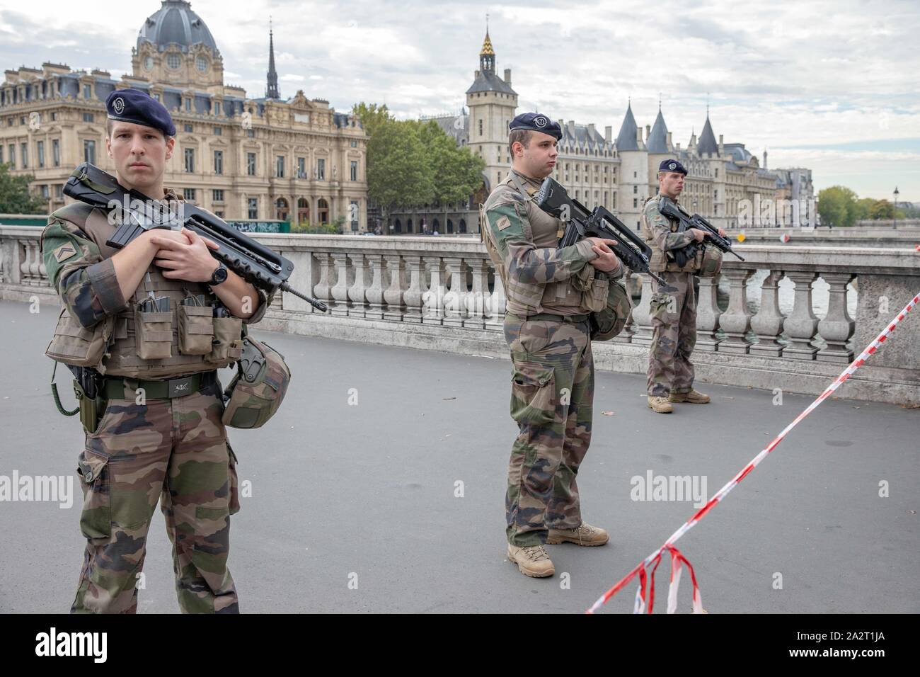 Paris, Frankreich. 3. Oktober 2019. Polizei Hauptquartier angegriffen Credit: EDOUARD MONFRAIS/Alamy leben Nachrichten Stockfoto