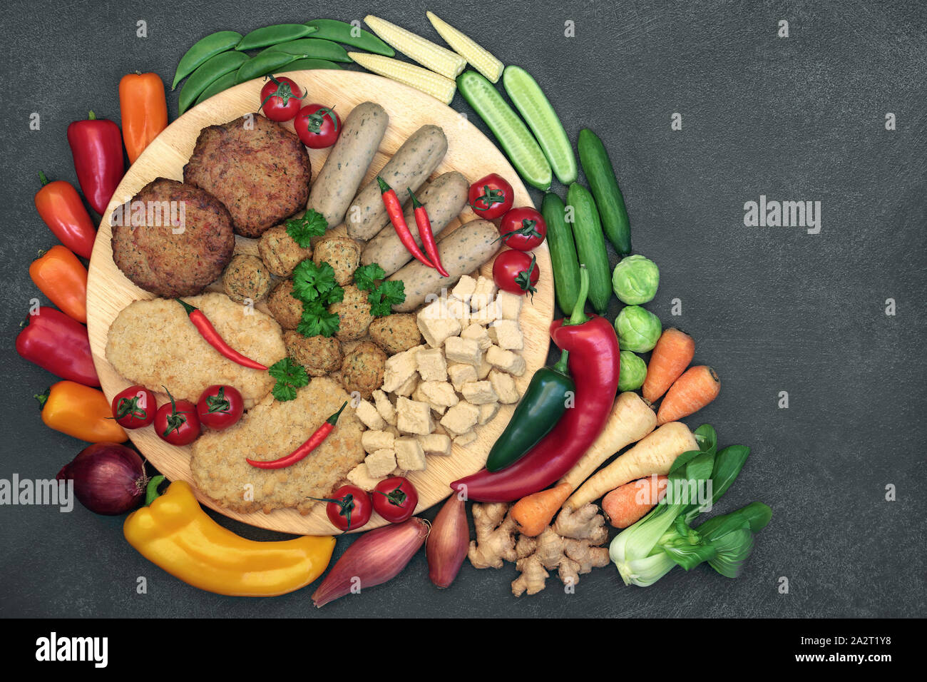 Vegane Ernährung für ethische Essen mit quorn Fleischersatz Auswahl einen hohen Proteingehalt und Obst & Gemüse. Stockfoto