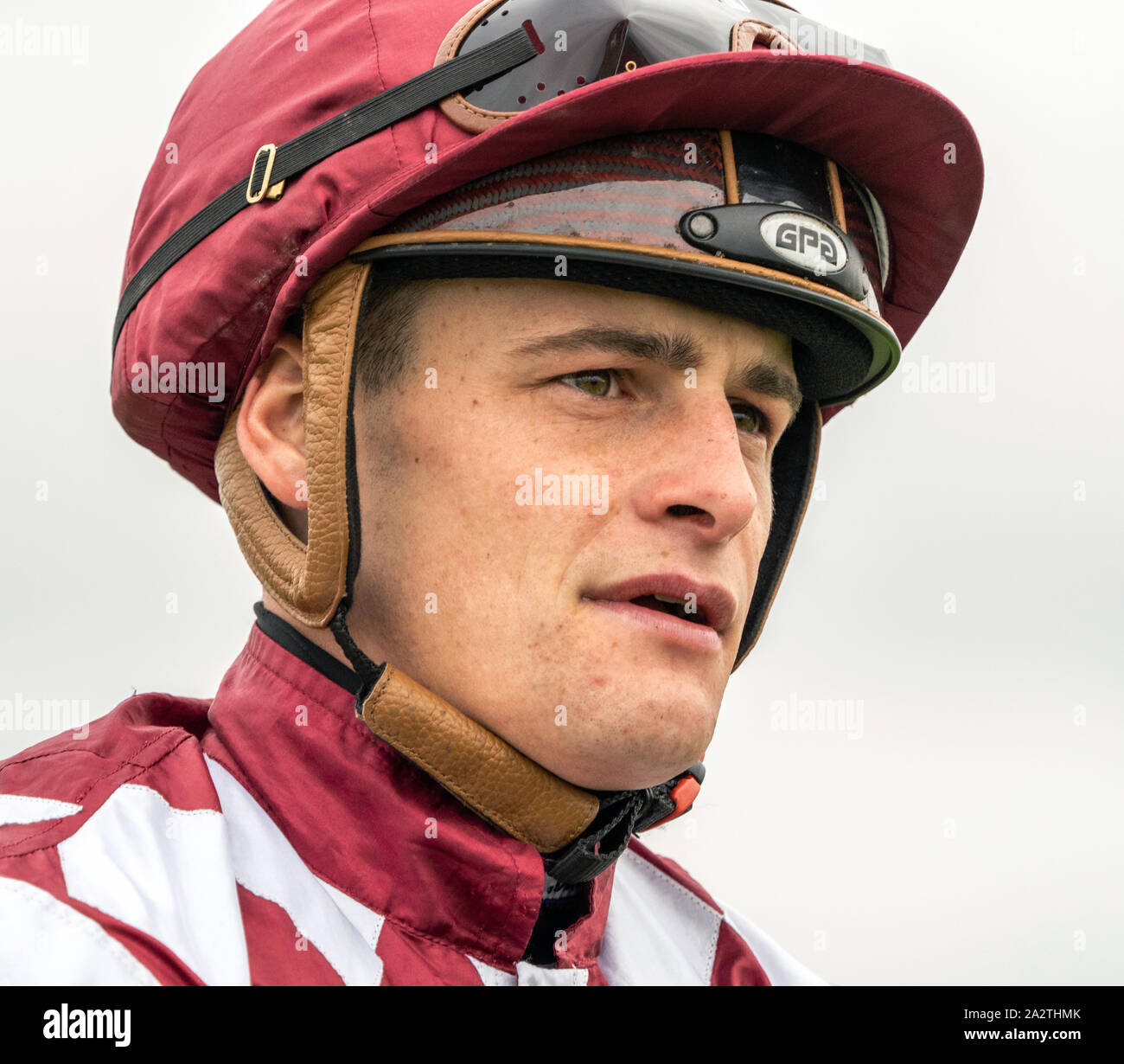 Jockey Callum Rodriguez auf Lomu, vor dem Start der Virgin Media Oomph Handicap - 29. September 2019. Stockfoto