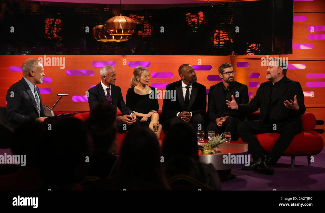 (Von links nach rechts) Host Graham Norton, Andrew Ridgeley, Renee Zellweger, Lenny Henry, Louis Theroux und Guy Garvey während der Dreharbeiten für die Graham Norton Show auf BBC Television Centre, Studioworks 6 Wood Lane, London, auf BBC One am Freitag Abend gelüftet zu werden. Stockfoto