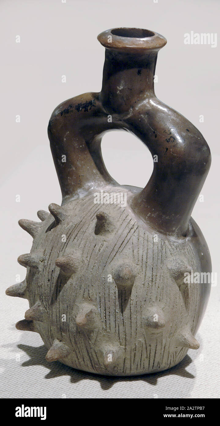 Bügel-auswurfrohr Schiff, Cupisnique Kultur, 700-400 v. Chr., Keramik, 6-3/4 x 4-1/2 x 4-1/4 in., 17,1 x 11,4 x 10,8 cm., Native Kunst der Americas Stockfoto