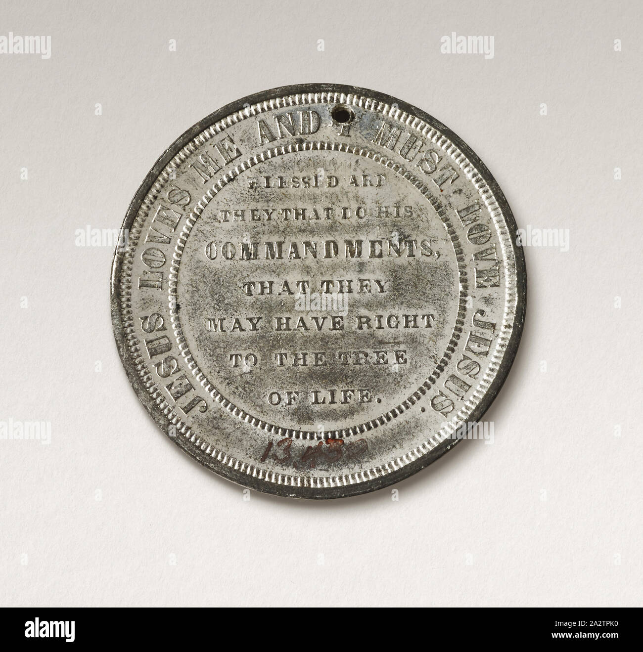 Der Beste von allen, Gott ist mit uns (John Wesley Medaille), William H.-Taste (American, 1832-1922), Datum unbekannt, Silber, 1-1/2-in., eingeschrieben, Vorderseite, beginnend Mitte links und Wickeln in der Nähe der Kante der Medaille: DER BESTE VON ALLEN IST, GOTT IST MIT UNS unterzeichnet, Vorderseite, unterhalb der rechten Seite der Büste: W.H. Taste F eingeschrieben, Rückseite, Anfang der unteren linken und Wickeln in der Nähe der Kante des Medaille: JESUS LIEBT MICH UND ICH LIEBE JESUS. Eingeschrieben, Rückseite, Mitte: SELIG SIND, DIE DA NICHT SEINE, Gebote, DASS SIE, HABEN DAS RECHT, AN DEN BAUM DES LEBENS., Amerikanische Malerei und Skulptur bis 1945 Stockfoto