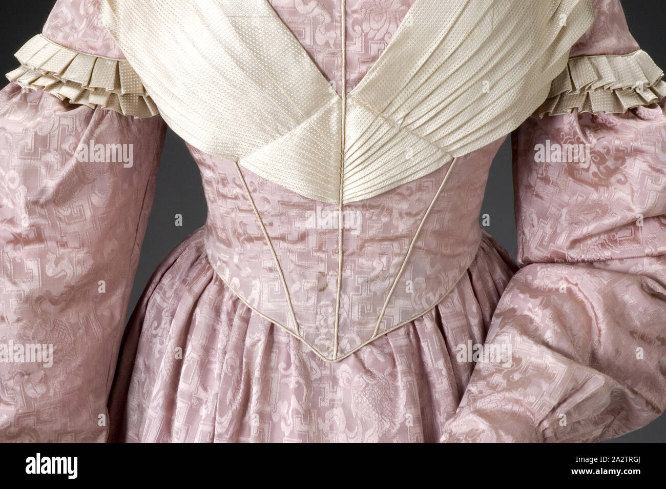Kleid, Unbekannt, Designer, 1837, Seide, Baumwolle, L: 51 in., Textil und Mode Kunst Stockfoto