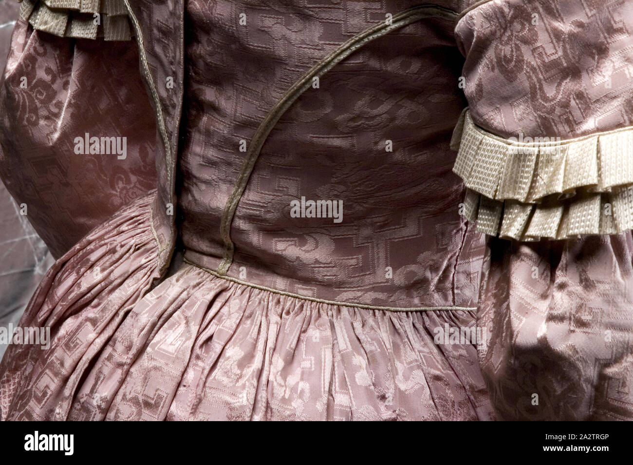 Kleid, Unbekannt, Designer, 1837, Seide, Baumwolle, L: 51 in., Textil und Mode Kunst Stockfoto