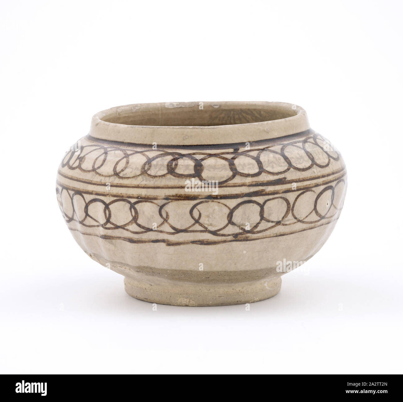 Becher, 1279-1368, Steinzeug (cizhou Art Ware), 2-3/4-in., Asiatische Kunst Stockfoto