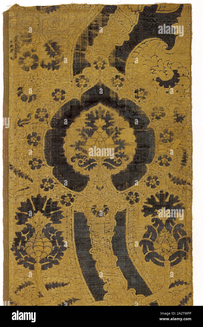 Kleidungsstück oder Dekorationsstoff, ca. 1475, metallischen Fäden, 80-1/4 x 23-3/4-in., Textil und Mode Kunst Stockfoto