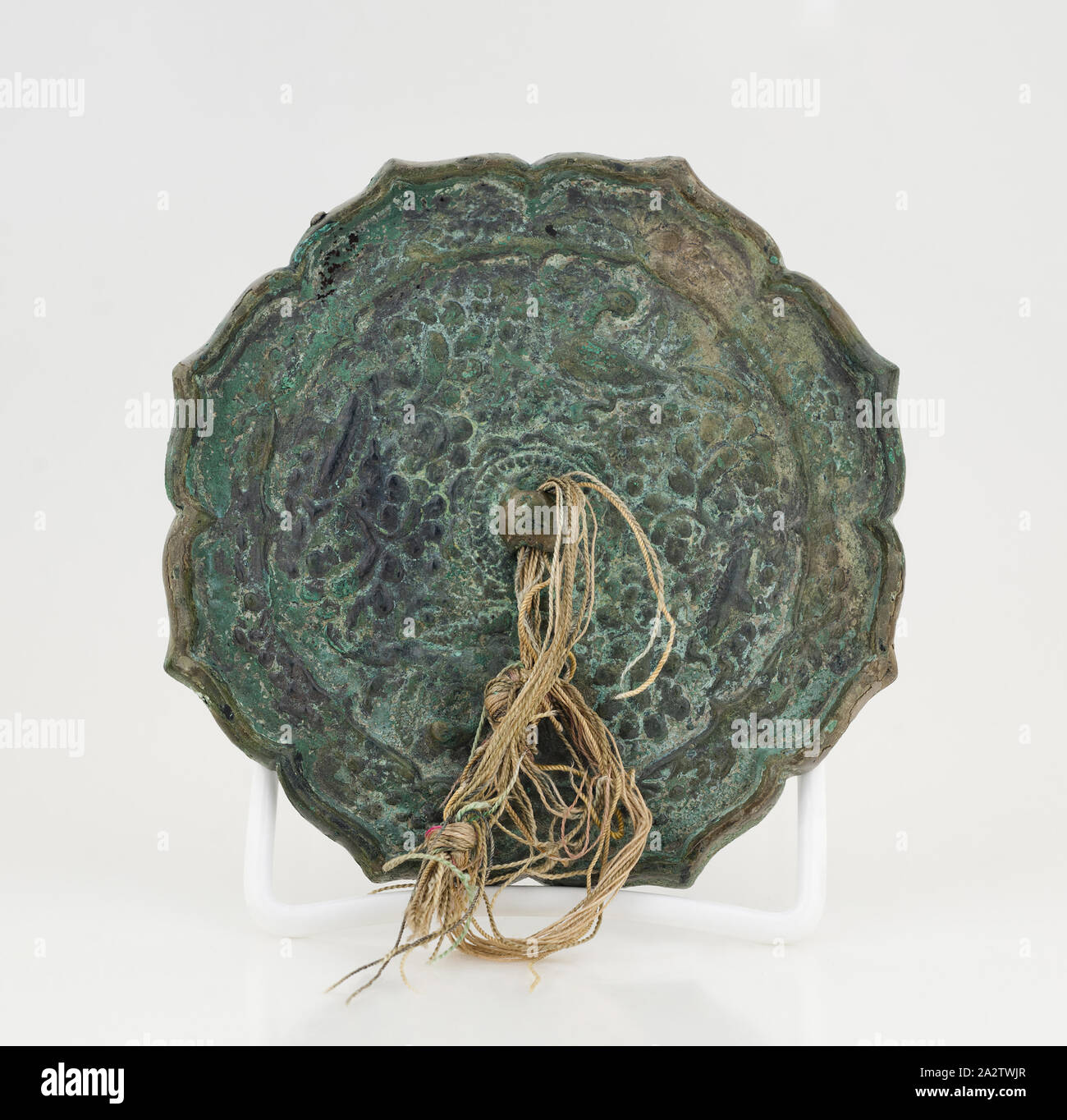 Spiegel, bronze, Diam. 4-1/2-in, Asiatische Kunst Stockfoto