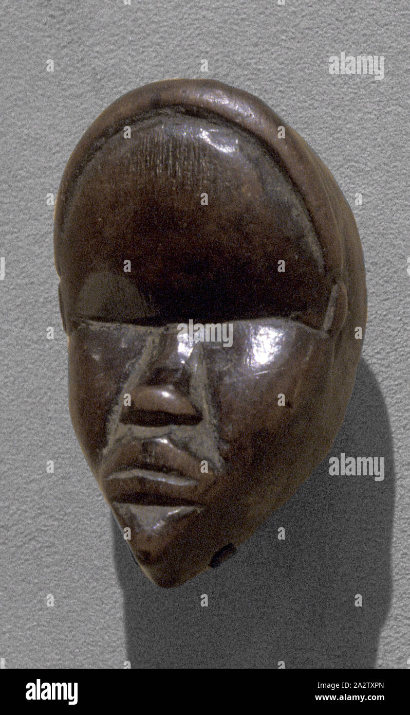 Miniatur Maske, Dan, 20. Jahrhundert, Holz, Pigment, 2-3/4 x 1-1/2 x 1-1/4 in., Afrikanische Kunst Stockfoto