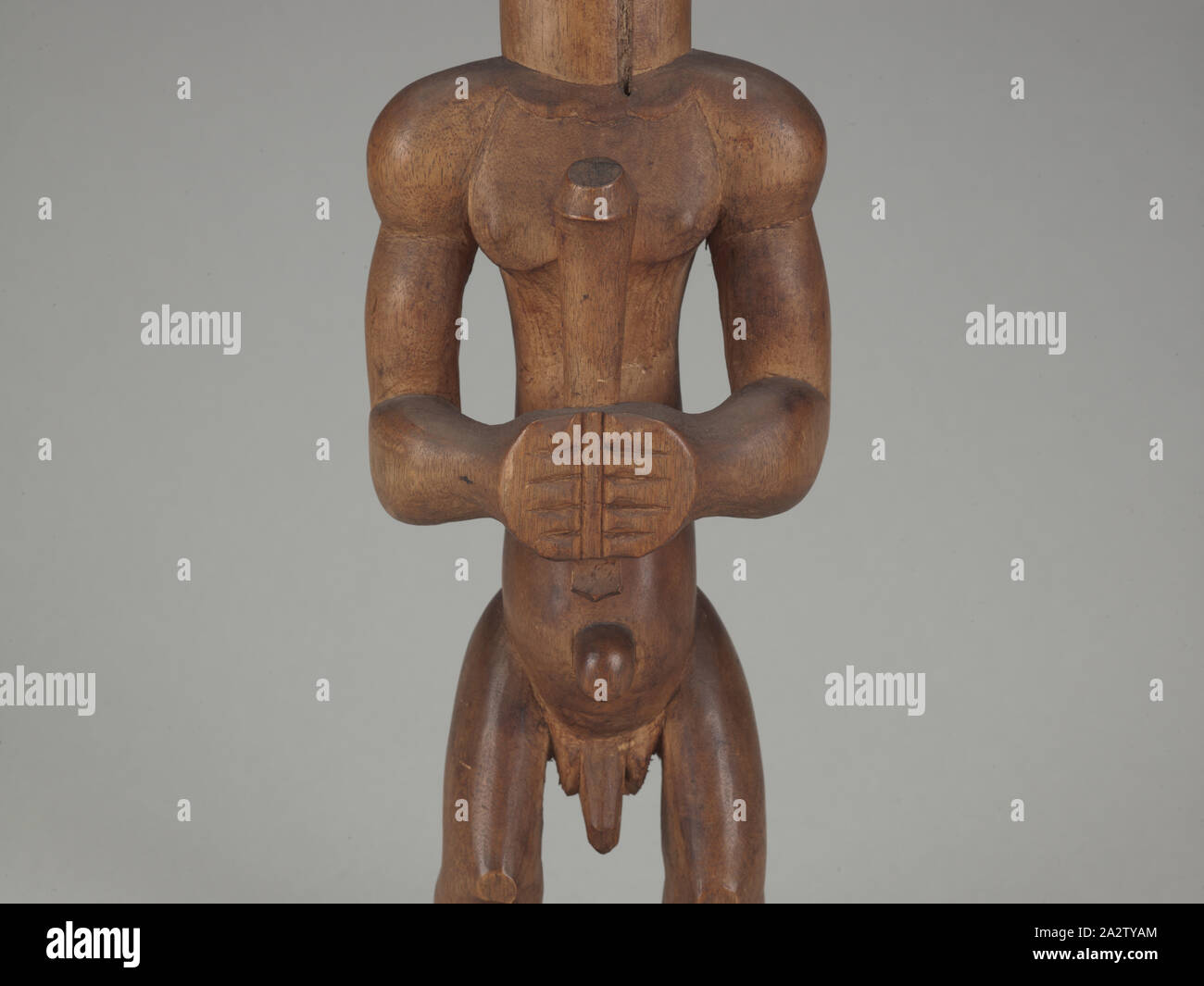 Guardian Abbildung, Fang, aus dem späten 19. Jahrhundert, Holz, Pigment, Metall, H: 17-1/8-in.-, Afrikanische Kunst Stockfoto