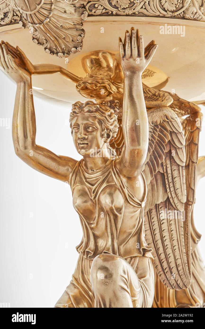 Suppenschüssel, Abdeckung, und die Büchse aus der Branicki, Jean-Baptiste-Claude Odiot (Französisch, 1763-1850), Pierre-Paul Prud'hon, Designer (Französisch, 1758-1823), Adrien-Louis-Marie Cavelier, Designer (Französisch, 1785-1867), 1819, vergoldetem Silber, 21-1/16 x28-5/8 x 10-3/8-in., garantieren (Steuer-) Markierungen für die Jahre 1809-1819 und 1819-1838 Maker's Mark für Jean-Baptiste-Claude Odiot ersten Titel (Assay) Marken (950/1000 Teile der schönen Metall), die dekorativen Künste Stockfoto