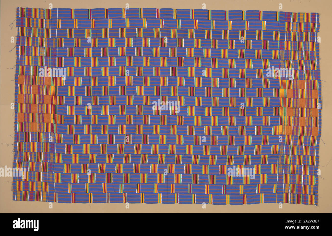 Die man-wrapper; Kente, Asante Volk, Mitte des 20. Jahrhunderts, Rayon (und Baumwolle?), Höhe: 131-7/8 in der Breite: 82-5/8-in, Textil und Mode Kunst Stockfoto