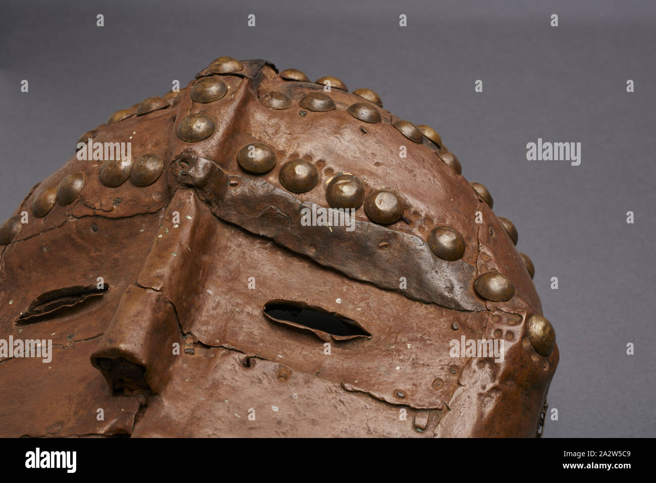 Maske, Lwalu Menschen, Kupfer, Holz, H: 11-1/2-in., Afrikanische Kunst Stockfoto