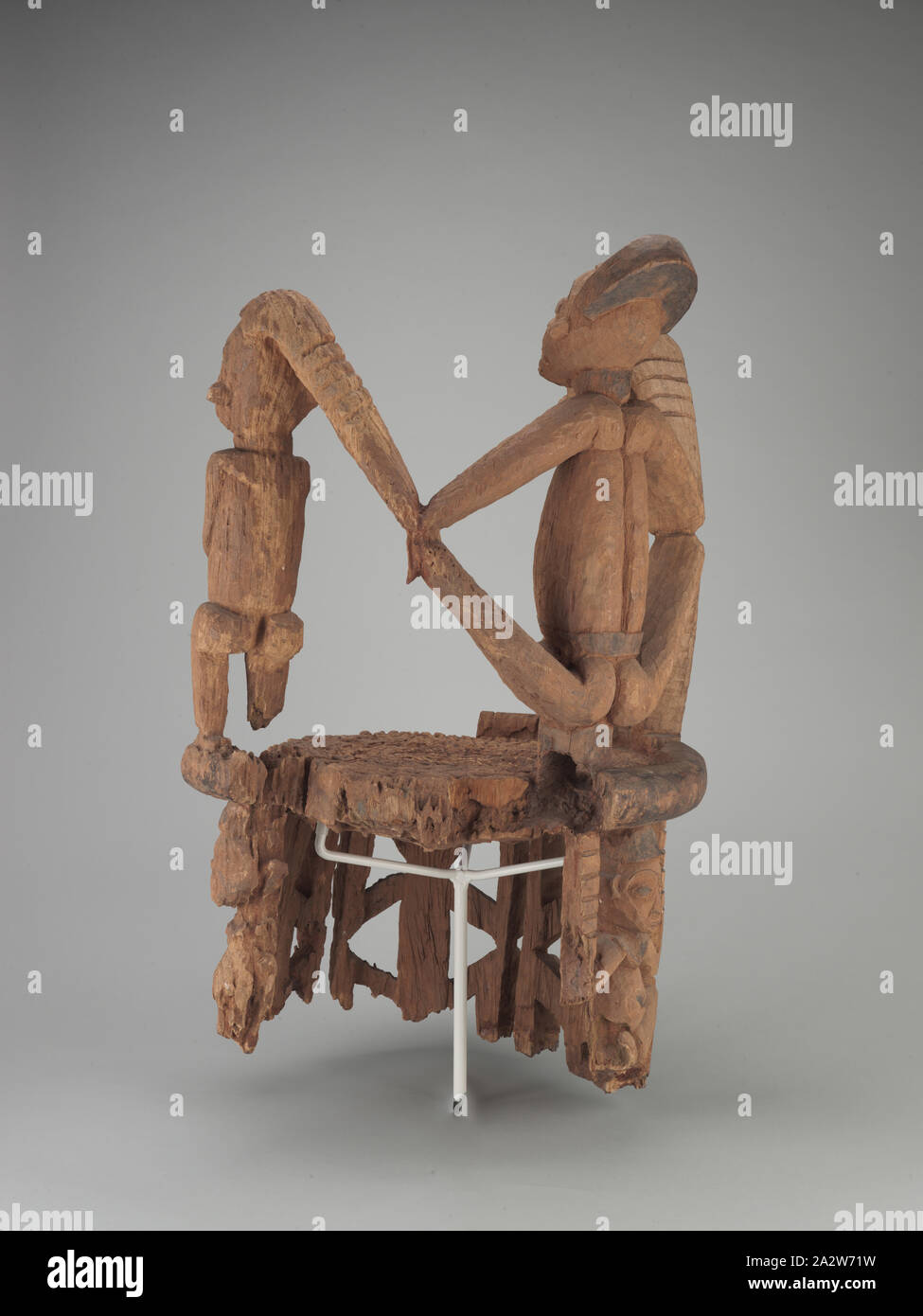 Thron, Bamileke Leute, 20. Jahrhundert, Holz, Pigment, 32-1/4 x 20-1/4 x 19 in., Afrikanische Kunst Stockfoto