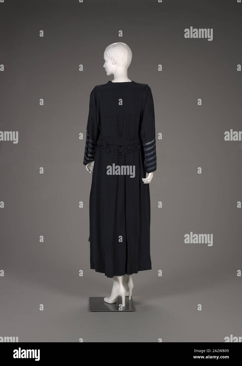 Kleid und Gürtel, Ende der 20er Jahre, Seide, Metall, Mitte, Länge: 52-1/2-in., Textil und Mode Kunst Stockfoto