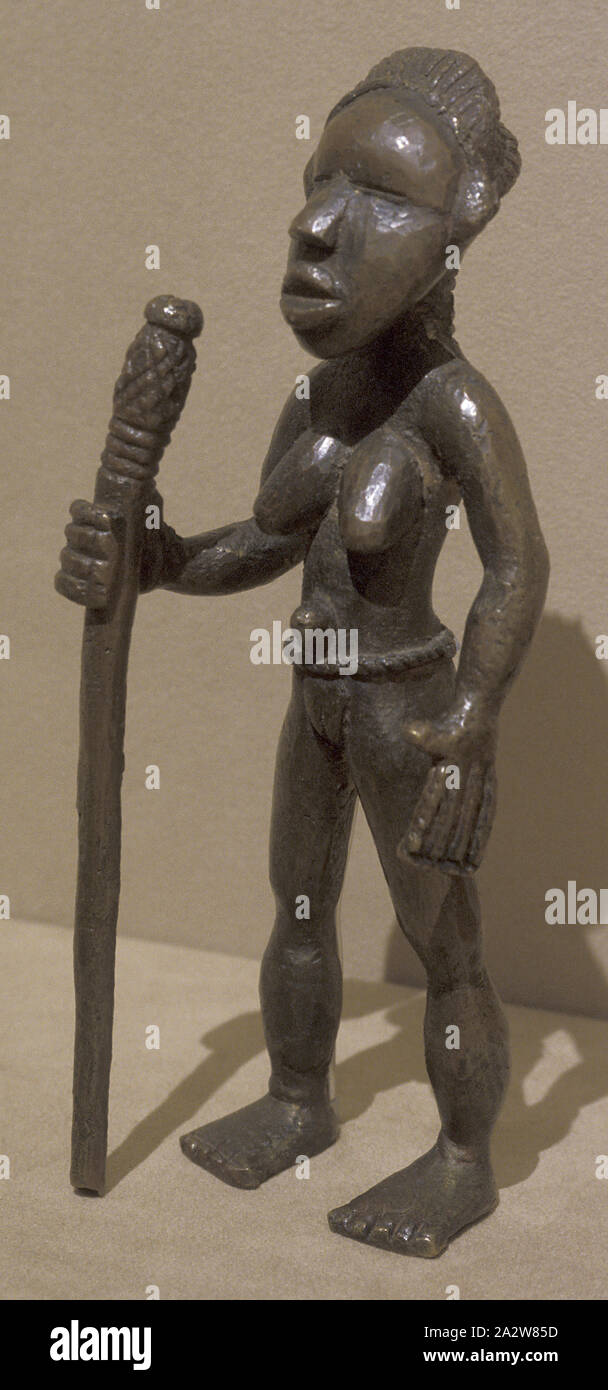 Weibliche Figur, Dan, 20. Jahrhundert, Messing, 8 x 3-1/4 x 2 in., Afrikanische Kunst Stockfoto