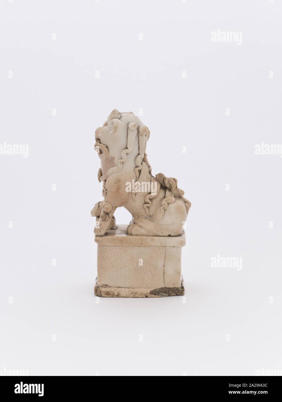 Hund von Fo, Datum unbekannt, Keramik oder Porzellan, H: 5-1/2", Asiatische Kunst Stockfoto