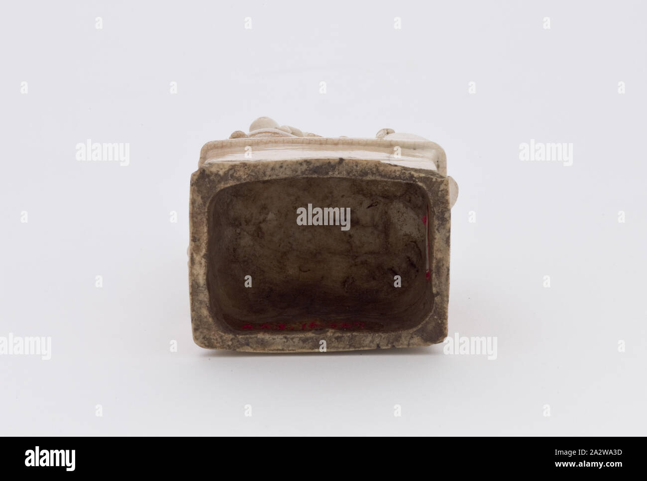 Hund von Fo, Datum unbekannt, Keramik oder Porzellan, H: 5-1/2", Asiatische Kunst Stockfoto