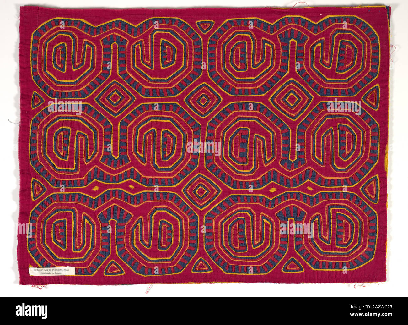 Shirt Panel (Mola), Kuna, ca. 1950 s, Appliqued cotton, 17-11/16 x 23-13/16 in., Textil und Mode Kunst Stockfoto