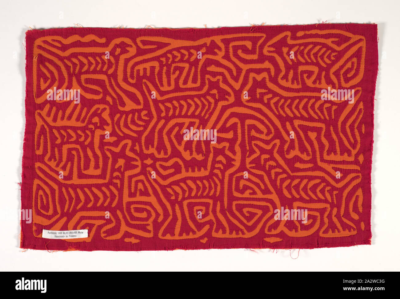 Shirt Panel (Mola), Kuna, ca. 1950 s, Appliqued cotton, 14 x 22-1/4-in., Textil und Mode Kunst Stockfoto