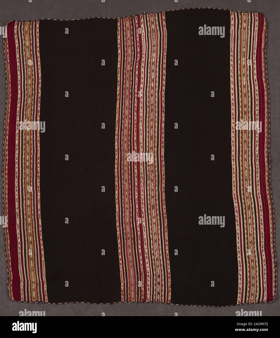 Woman's Schal, Ahuayo, Aymara, etwa 1850, Camelid Faser, 37-1/2 x 35-3/4-in., Textil und Mode Kunst Stockfoto