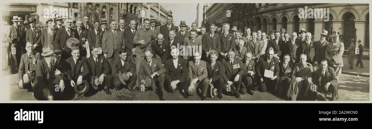 Fotografie - 15/47 Bataillon, Anzac Day, Melbourne, circa 1930, Panorama Foto, Schwarz und Weiß, der Anzac Day marchers, vermutlich in den 1930er Jahren genommen. Die Männer abgebildet sind Veteranen des 15/47 Bataillon Stockfoto