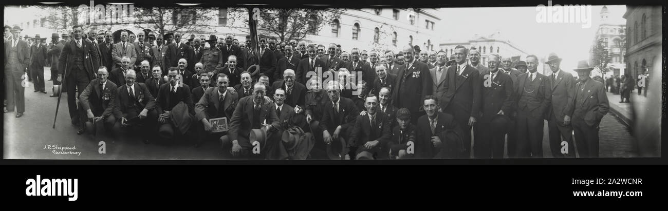 Negative - 1 Pionierbataillon, Anzac Tag, nach 1918, Panorama Kontakt Drucken der Anzac Day marchers, Melbourne, 1 Pionierbataillon, Post World War I Stockfoto
