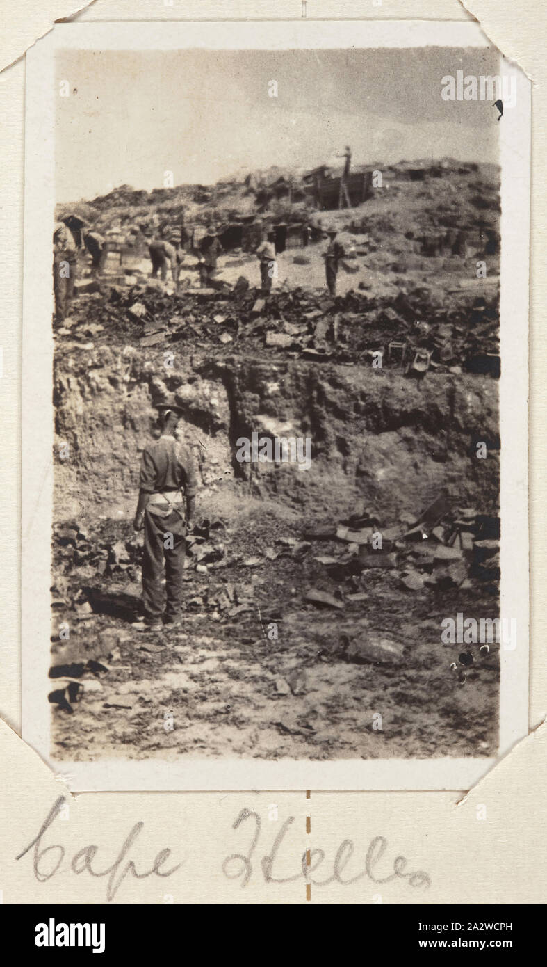 Fotografie - "Kap Helles', Gallipoli, John Lord, der Erste Weltkrieg, 1915, schwarz-weiß Foto von Kap Helles, Gallipoli. Kap Helles war einer der Landestellen bei Gallipoli am 25. April 1915. Kap Helles ist heute eine der wichtigsten Gedenkstätten des Commonwealth Kriegsgräber Kommission und ist vor allem in britischen und indischen Truppen in der Schlacht von Gallipoli beteiligt. Zu einem kleinen Notebook als Foto Album verwendet befestigt Stockfoto