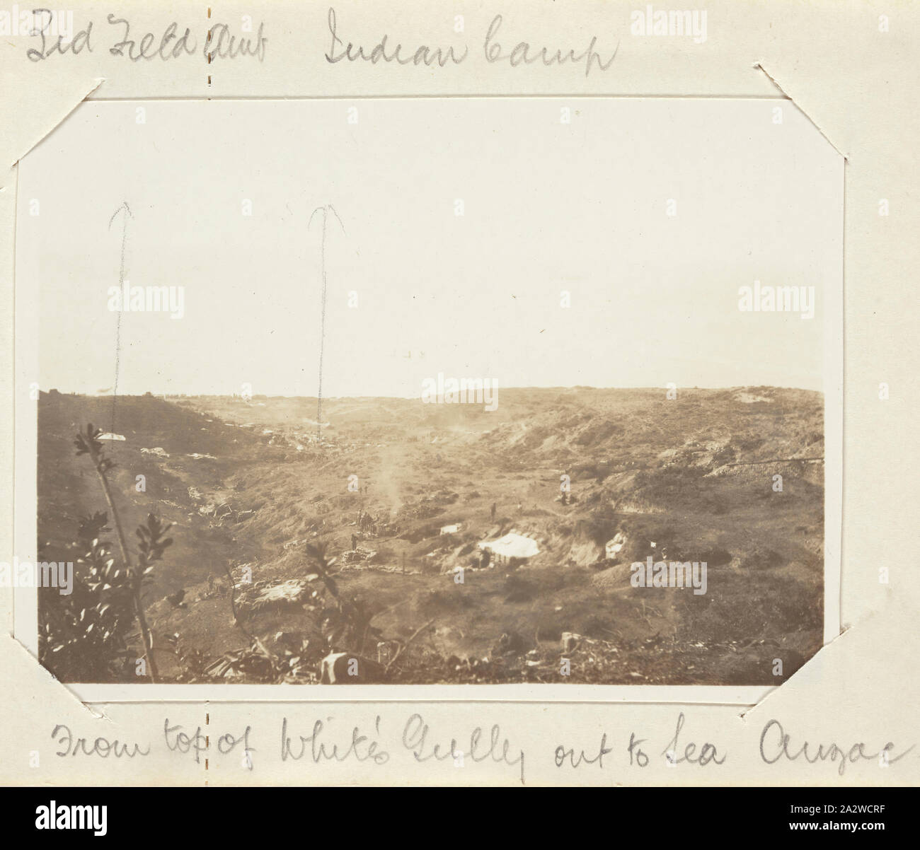 Foto - 3.Feld Krankenwagen und Indian Camp, Gallipoli, Türkei, Private John Lord, der Erste Weltkrieg, 1915, Alternative Namen (s): Ansichtskarte schwarz-weiß Foto drucken. Zu einem kleinen Notebook als Foto Album verwendet, mit 55 schwarz-weiß Fotografien der Anzac Soldaten Mudros in Ägypten und Gallipoli während des Ersten Weltkrieges die Fotografien von einer australischen Soldaten genommen wurden, Sergeant John Lord oder einer seiner Freunde John Lord im 13 Bereich der Ambulanz serviert. Stockfoto