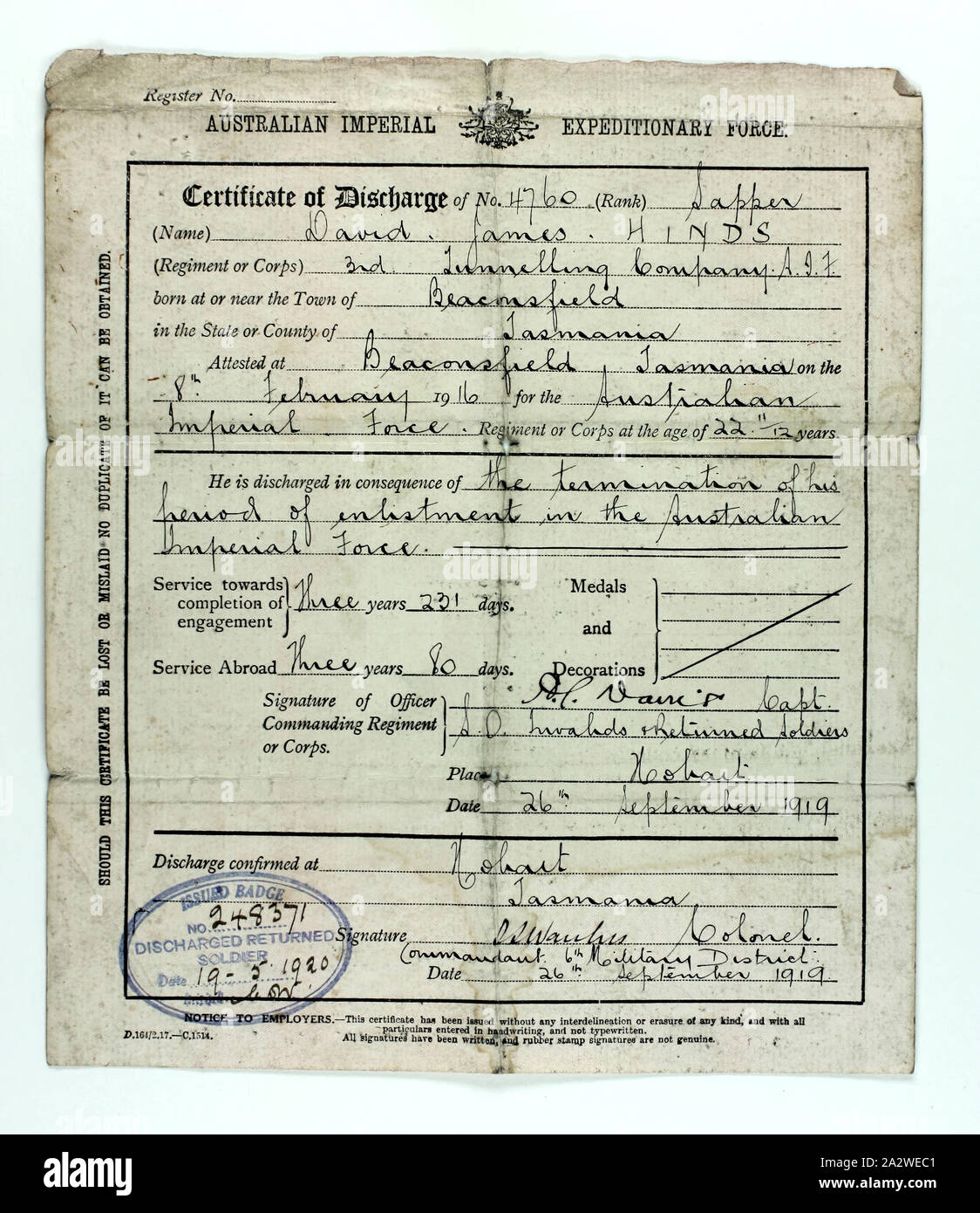 Bescheinigung über die Entladung - Sapper David James Hinds, Beaconsfield Tasmanien, Weltkrieg, 26 Sep 1919, Zertifikat der Entlastung erteilt Sapper David James Hinds, service Nr. 4760, am 26. September 1919. Hinds war drei Jahre und 231 Tage im Ersten Weltkrieg, in der 3. Tunnel Company und war in Tasmanien entladen. Anschließend wurde er im Alter von 26, und ein Arbeiter. Teil einer Sammlung von Postkarten und andere Dokumente, die vom Großvater des Spenders gesammelt. die Hinden Familie von Stockfoto