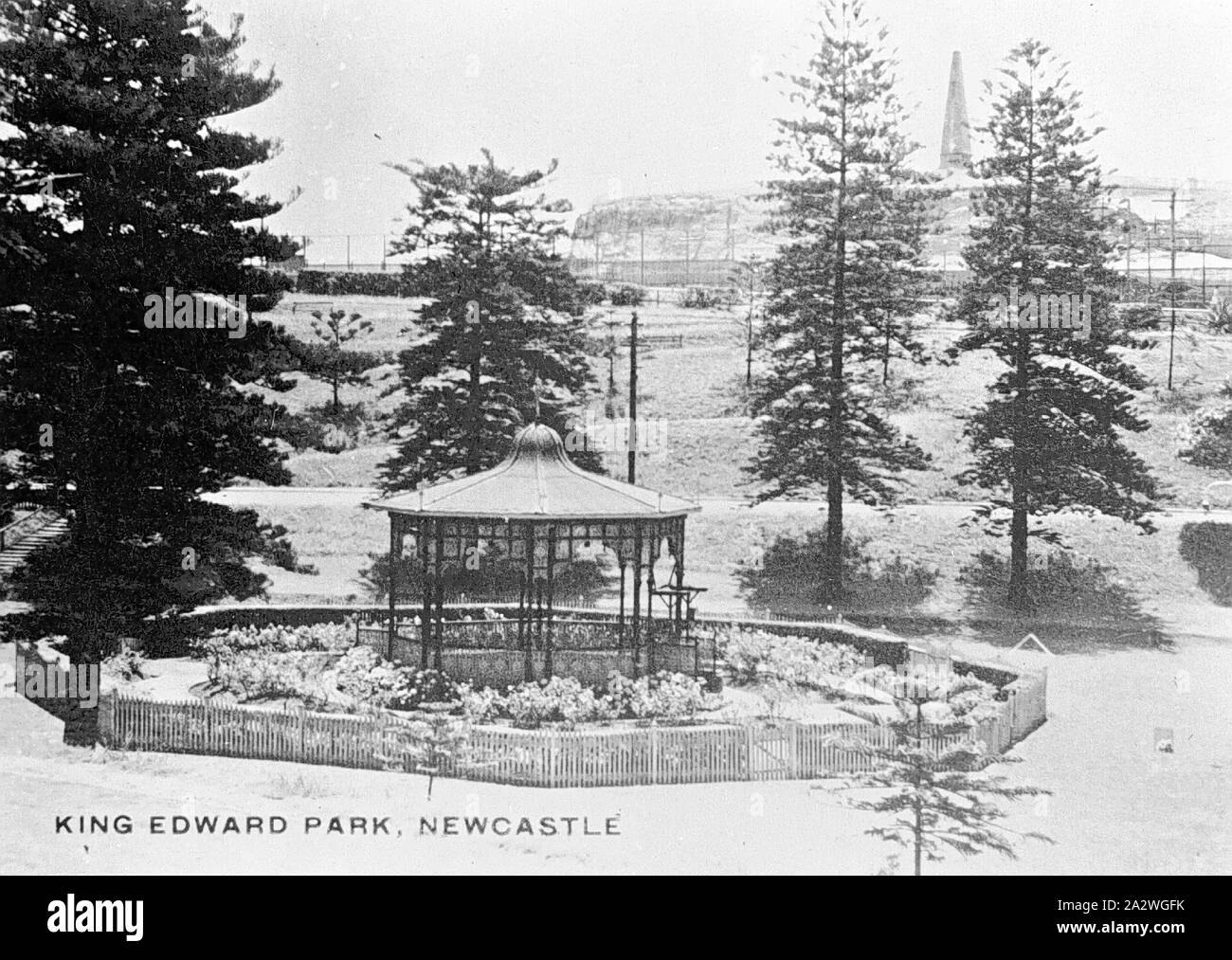 Negative - Newcastle, New South Wales, etwa 1935, die Rotunde und Gärten im King Edward Park Stockfoto