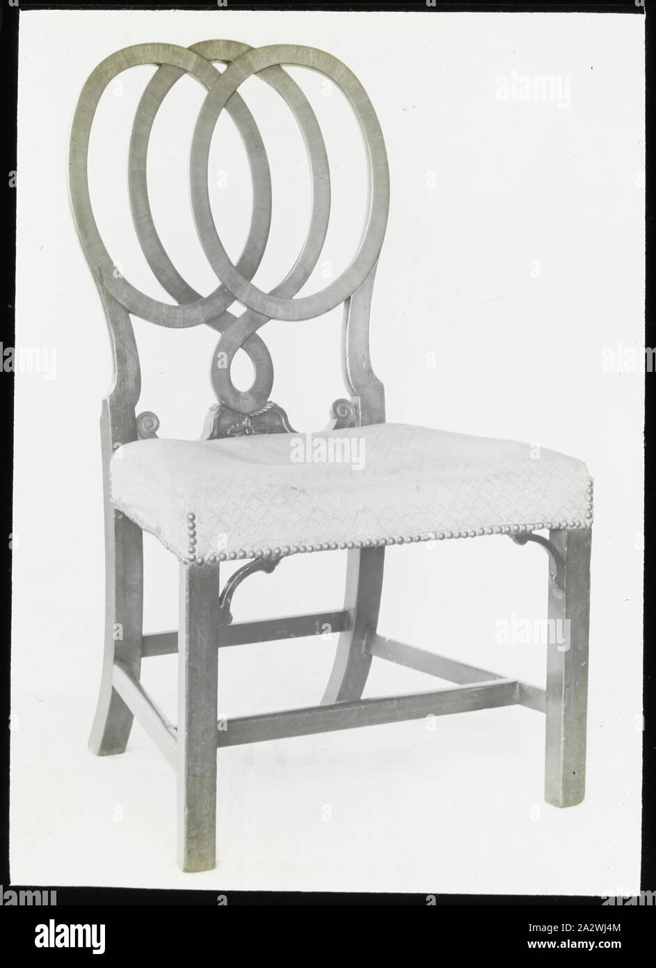 Laterne Folie - "ainwaring Chair', 1909-1930, Eines der 90 magische Laterne Folien mit Bildern von Artefakten, Kunstwerke, dekorative Kunst, Inneneinrichtung und Möbel, die zu verschiedenen Museum und Galerie Sammlungen in das Vereinigte Königreich zu gehören. Die Francis Sammlung von filmischen Apparat und ephemera wurde von der Australischen und viktorianischen Regierungen im Jahr 1975 erworben wurden Stockfoto