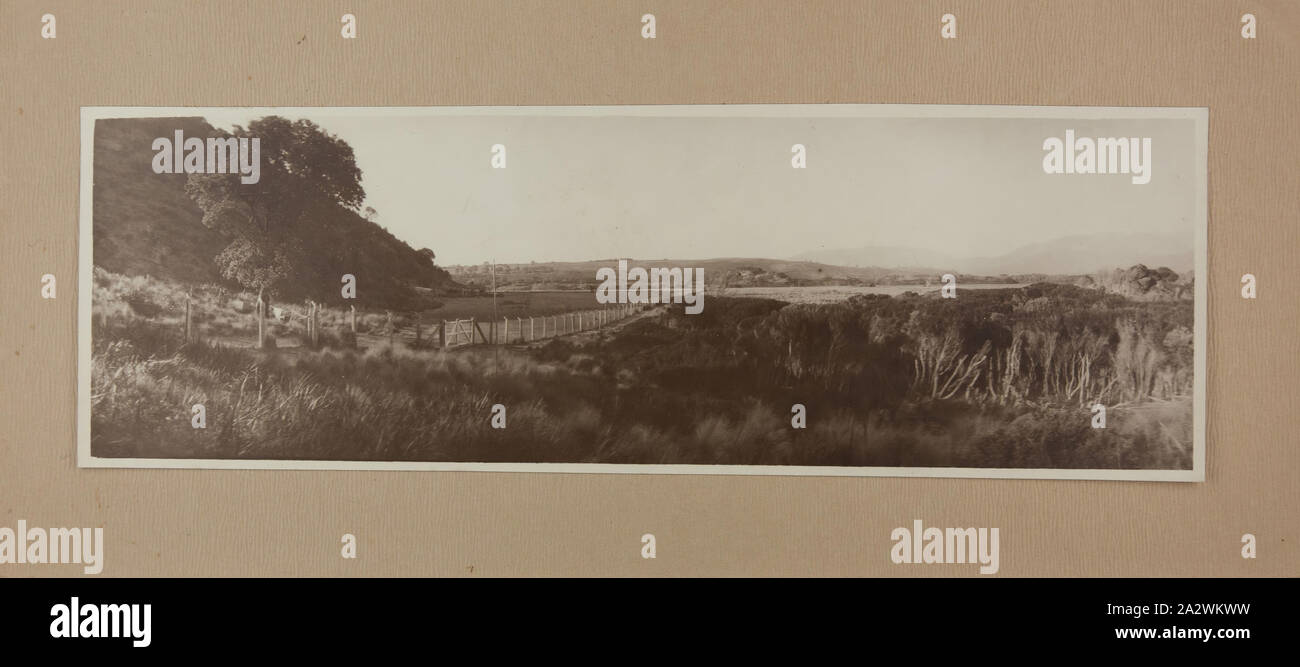 Foto montiert - Darby Flachbild Grenze Zaun, Wilsons Promontory, Victoria, um 1910, dieses Bild von Baldwin Spencer während seiner Amtszeit auf dem Wilsons Promontory Vorstand getroffen wurde. Spencer hatte eine führende Figur in der Kampagne der Prom ein Naturschutzgebiet und Mitte 1905 war es eine ständige Nationalpark erklärt. Leider ist die Küste wurde aus der Park beigefügt. Dies war im Jahr 1908 folgende weitere Kampagnen behoben Stockfoto