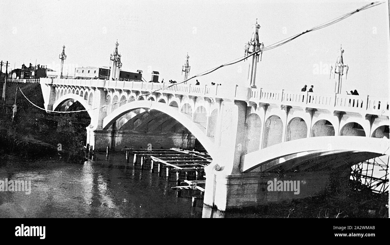 Negative - Bauarbeiten an der Chapel Street Brücke über den Fluss Yarra, Richmond, Victoria, Post 1930, die Bauarbeiten für die Chapel Street Brücke über den Fluss Yarra Stockfoto