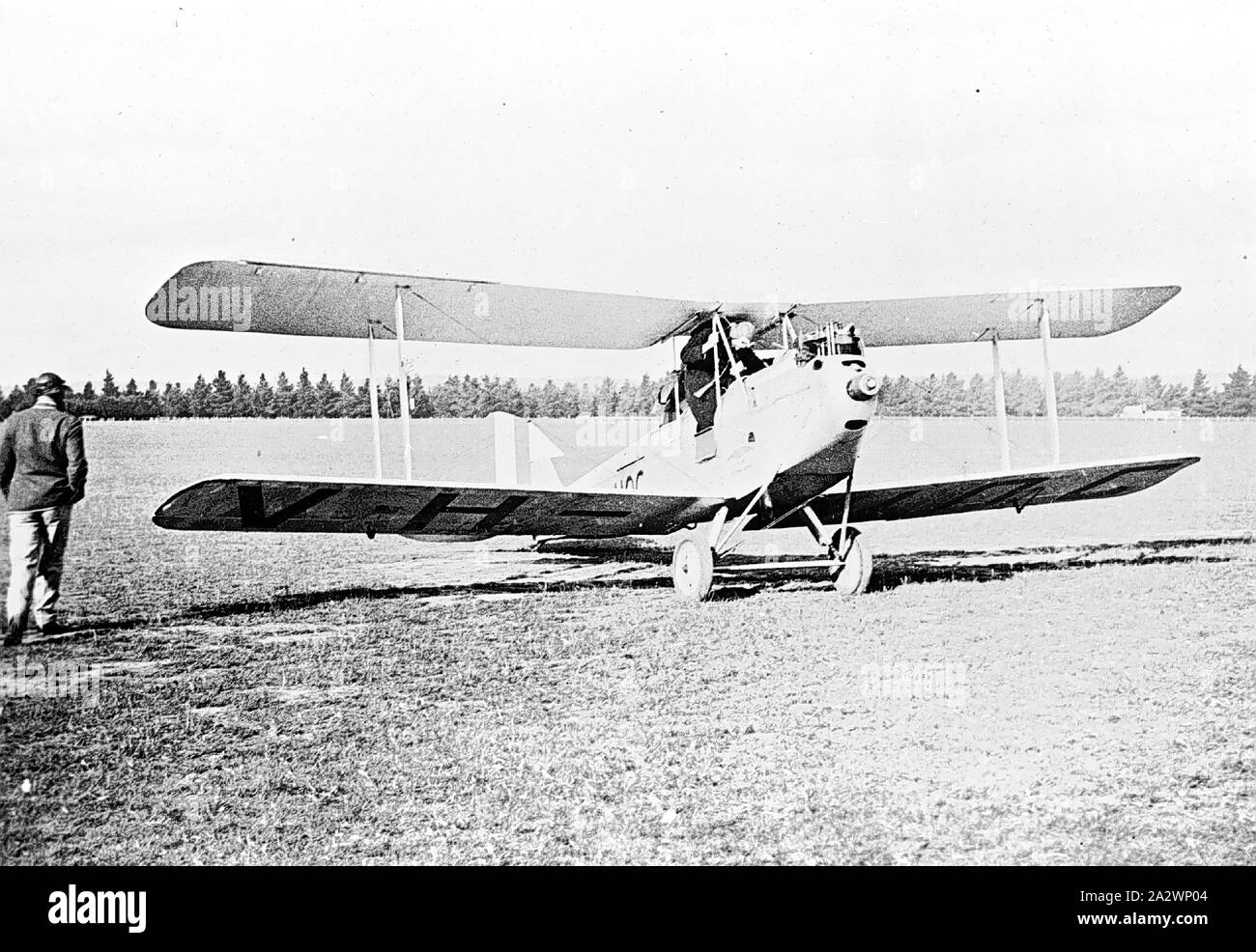 Negative - Ballarat, Victoria, ca. 1932-35, EIN DH 60 Schwammspinner der Ballarat Aero Club. Werden VH-UQC früher RAAF Serienobjekt eine 7-16 und die Ballarat Aero Club 1931-1935 ausgeliehen geglaubt. Diente später als 7-101 mit der raaf während des Zweiten Weltkriegs. 1944 verschrottet Stockfoto